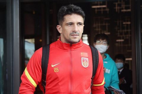男生叫女生舔自己的坤